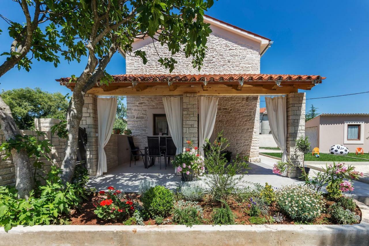 Villa Ena With Private Pool Pinezici  Exterior photo